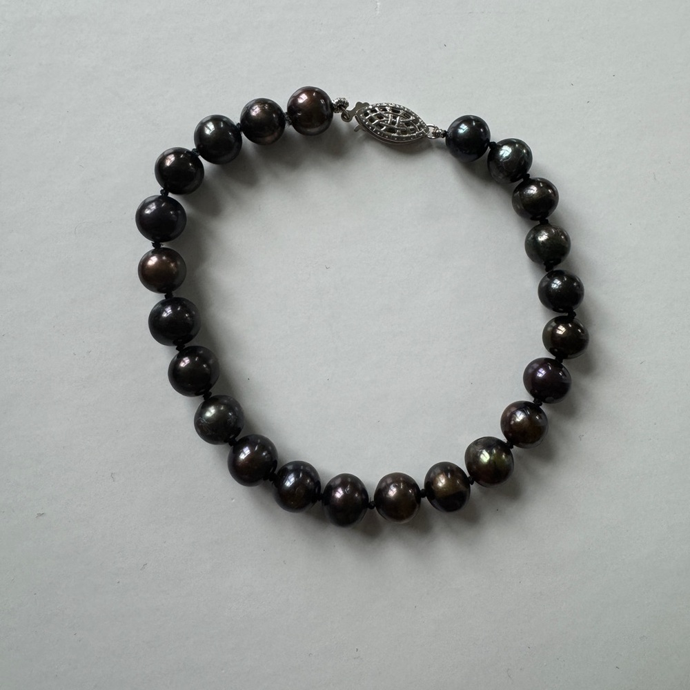 Stunning black knotted pearl bracelet with 14k white gold clasp